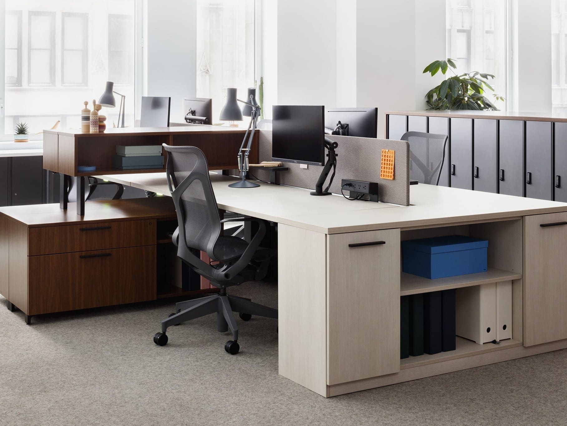 29 Ways to Organize Your Office Desk Furniture to Increase Productivity