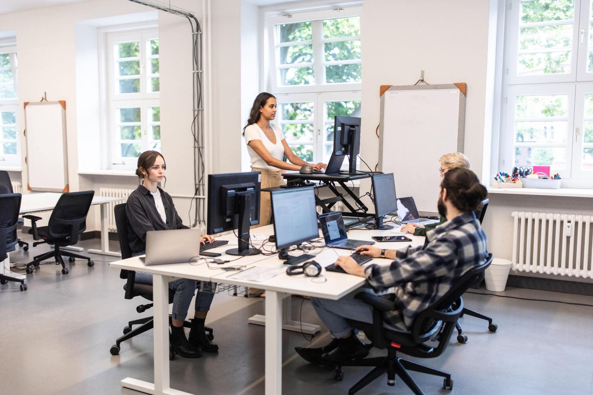 Top 6 Office Furniture Trends to Keep an Eye on in 2024!