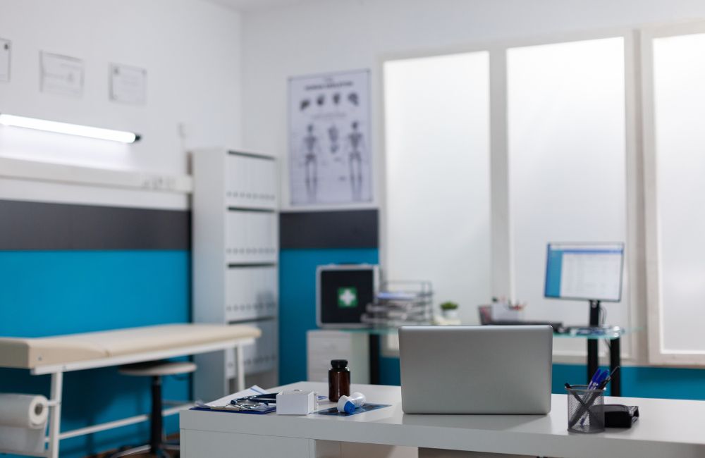 6 Ways Adjustable Healthcare Office Furniture Supports Inclusive Care